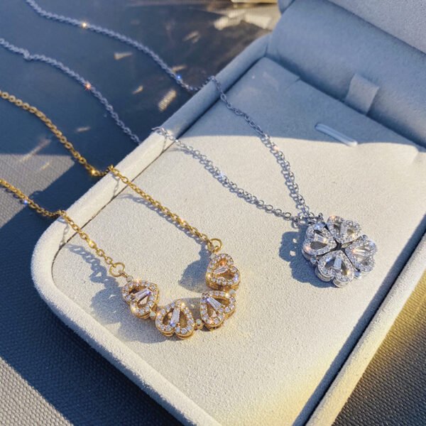 Collier rétro magnétique à pendentif pliable en forme de cœur et de trèfle à quatre feuilles pour femme – Cadeau idéal : collier à chaîne fine portant sur la clavicule, bijou à ouvrir