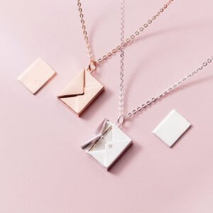 Bijoux fantaisie : collier « Enveloppe » pour femme, pendentif « Lettre d'amour » – Les meilleurs cadeaux pour sa petite amie