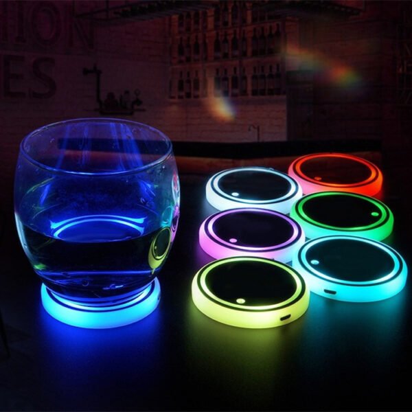 Sous-verre coloré avec porte-gobelet et éclairage LED – Recharge solaire et USB – Sous-verre antidérapant avec éclairage d'ambiance pour voiture, allumage automatique