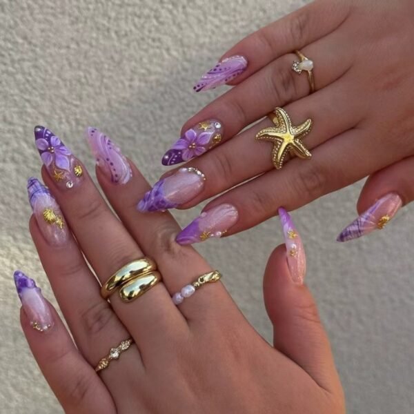 Faux ongles 3D faits main : fleurs, coquillages, étoiles de mer et perles